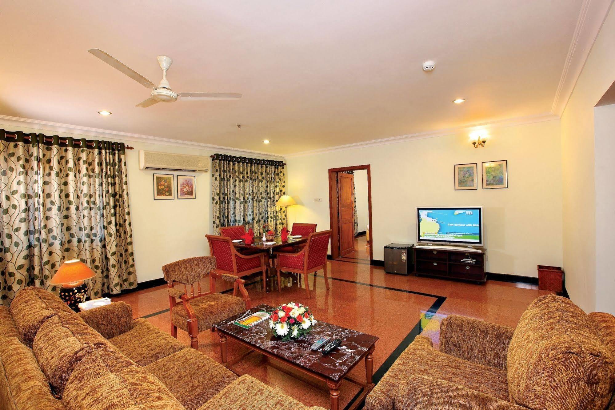 Quality Airport Hotels Недумбассери Экстерьер фото