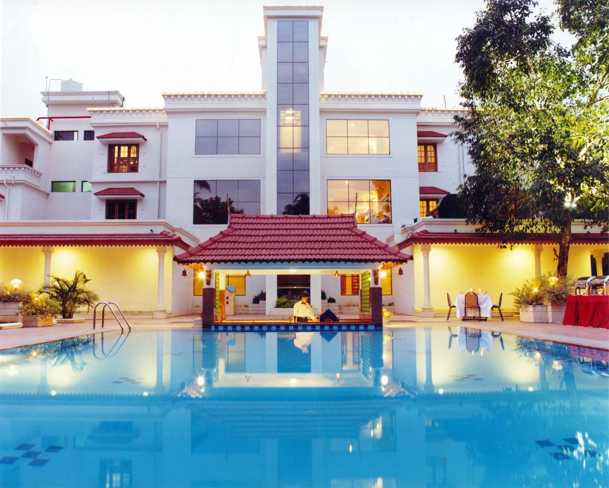 Quality Airport Hotels Недумбассери Экстерьер фото