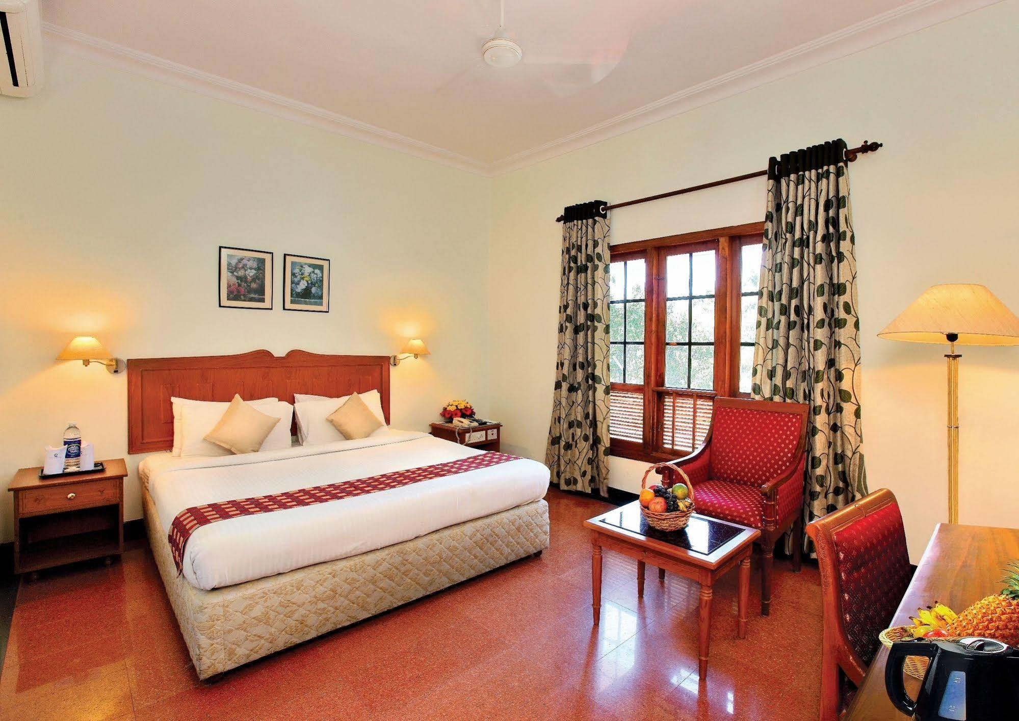 Quality Airport Hotels Недумбассери Экстерьер фото