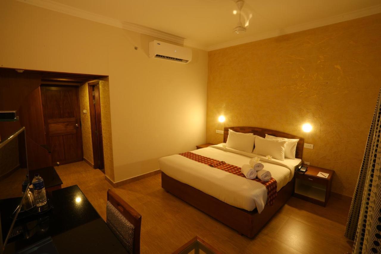Quality Airport Hotels Недумбассери Экстерьер фото