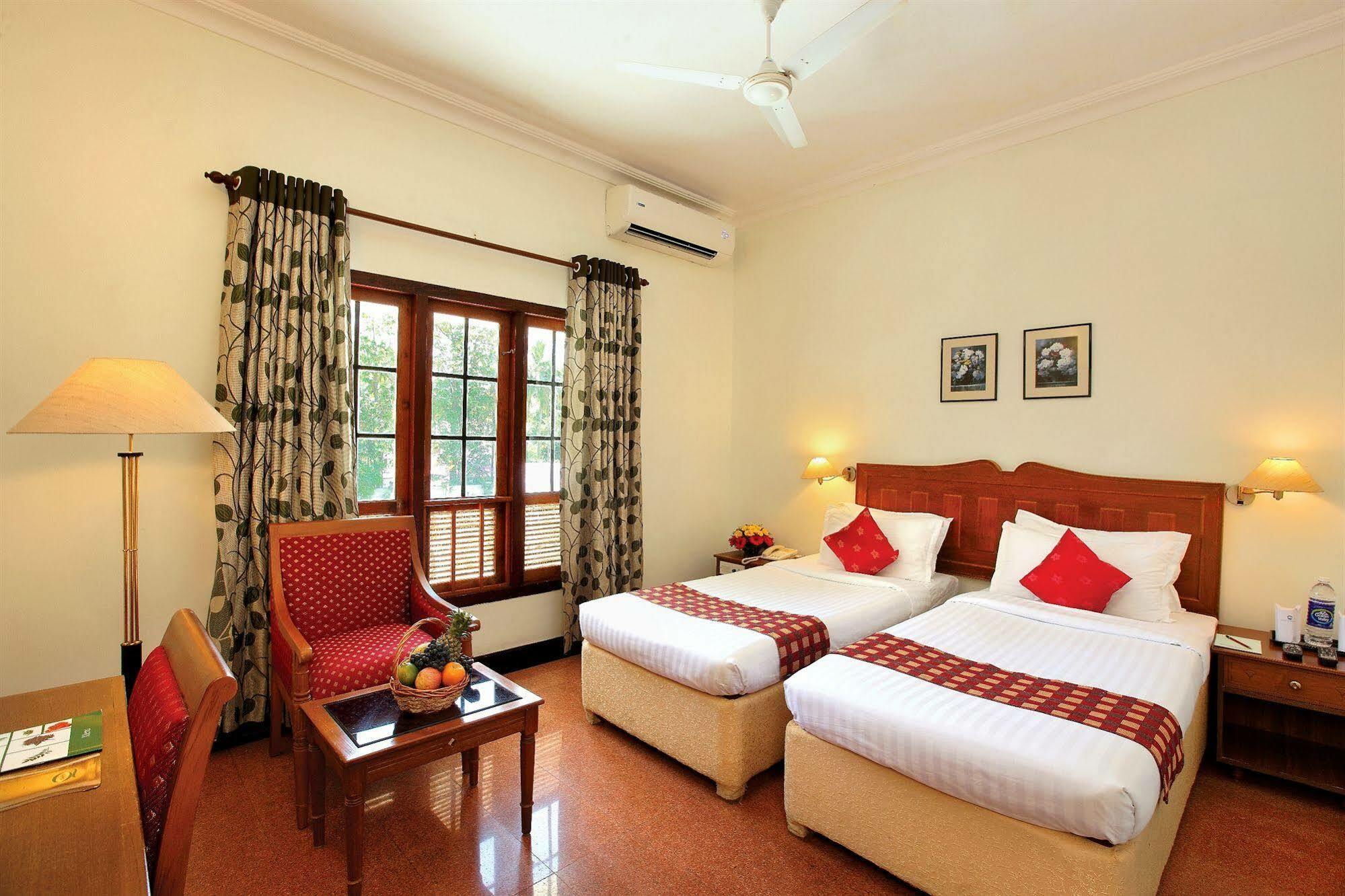 Quality Airport Hotels Недумбассери Экстерьер фото