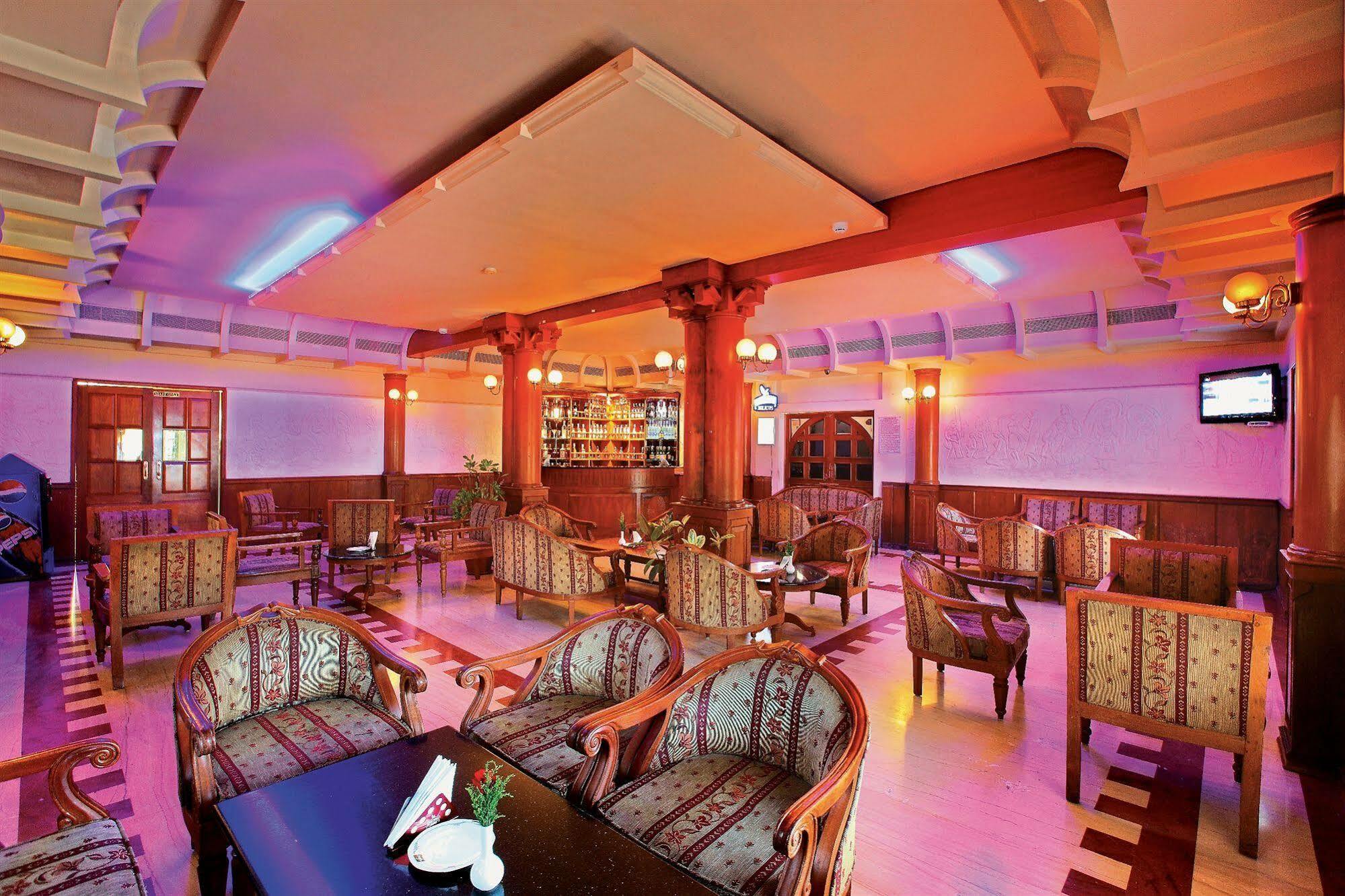 Quality Airport Hotels Недумбассери Экстерьер фото