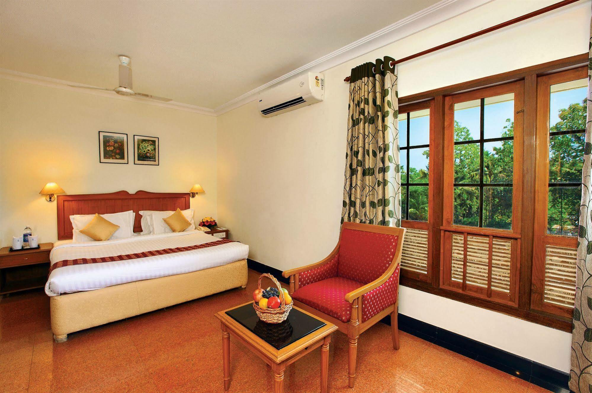 Quality Airport Hotels Недумбассери Экстерьер фото